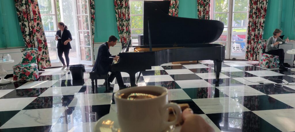 Tea time with live grand piano music